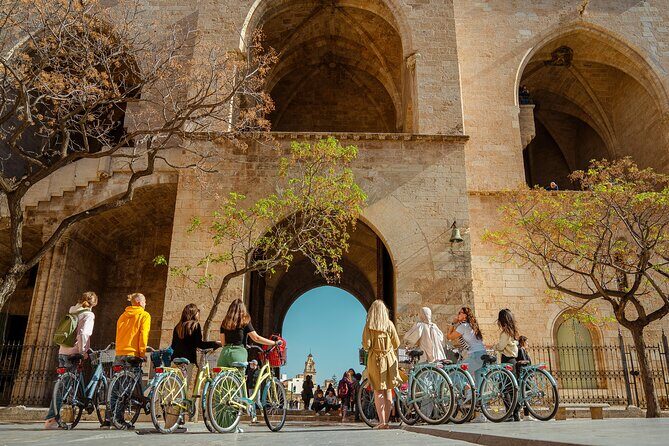 Best Bike Tour Dutch & English in Valencia - Plaça de la Reina: a beautiful pause with guide stories