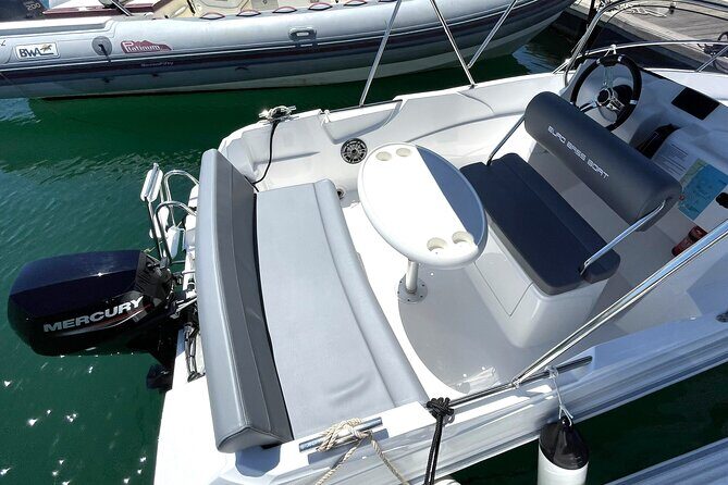 Boat Rental Without License in La Marina de Valencia - Best For: Families, Friends, and First-Time Boat Drivers
