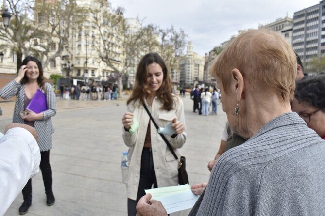 Games and History Walking Tour in the Center of Valencia - Walking Valencia Like a Local: How the Tour Works