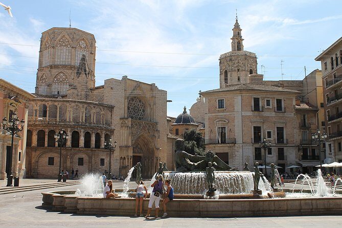Shore Excursion: City Tour with Tapas in 11th Century Monument - Guides and the value of a real local narrative