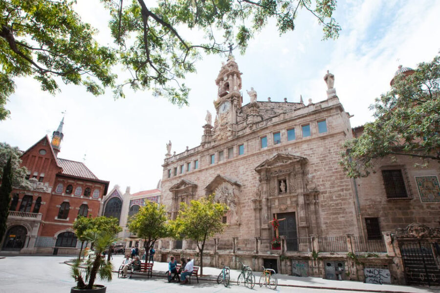 Valencia: San Nicolas, Silk Museum and Santos Juanes Church - Audio guide experience: how to get more out of each stop