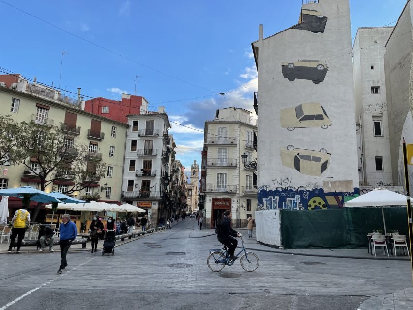 Valencia: Street Art Tour on Bicycle, E-Bike or E-Step - Hidden Messages, Surreal Creatures, and the Art in the Small Stuff