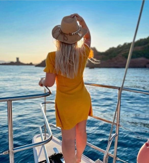 Valencia: Sunset or Daytime Catamaran Cruise with Drink - Key Points at a Glance